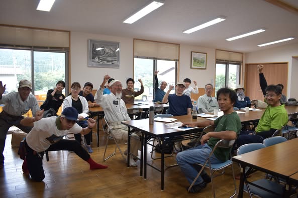 くつろぐ参加者たち