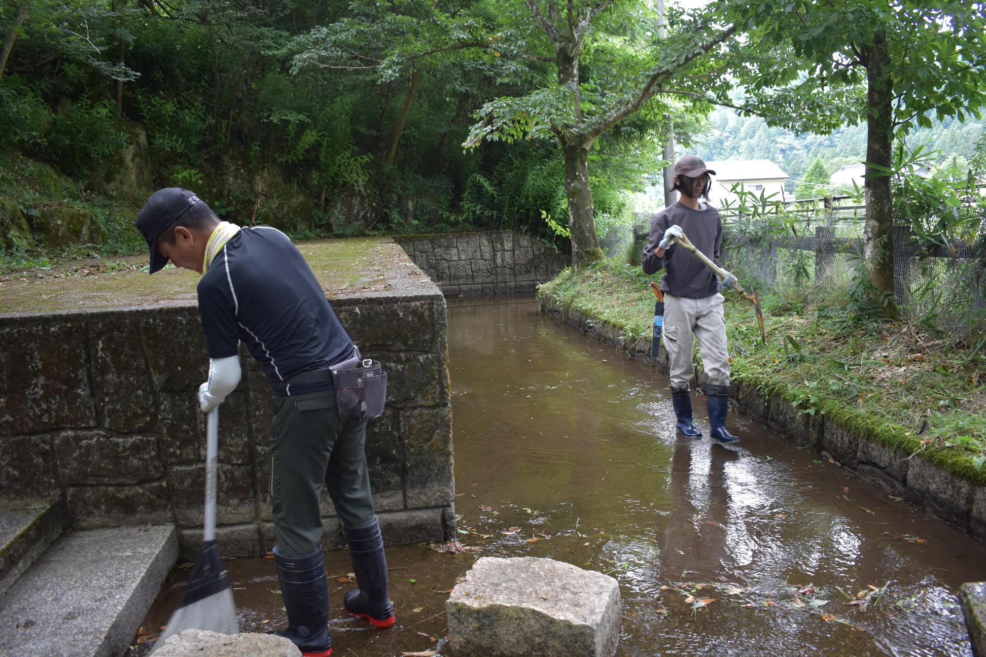 農業用水路の清掃